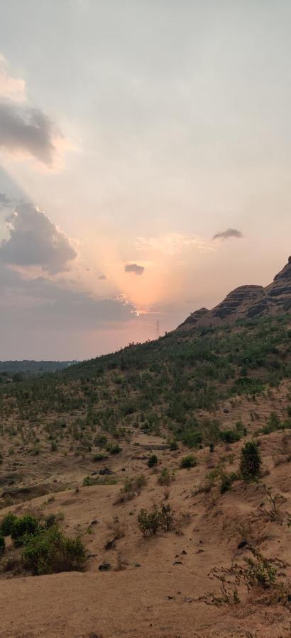 Golden Resort&Farm Nashik Eksteriør billede