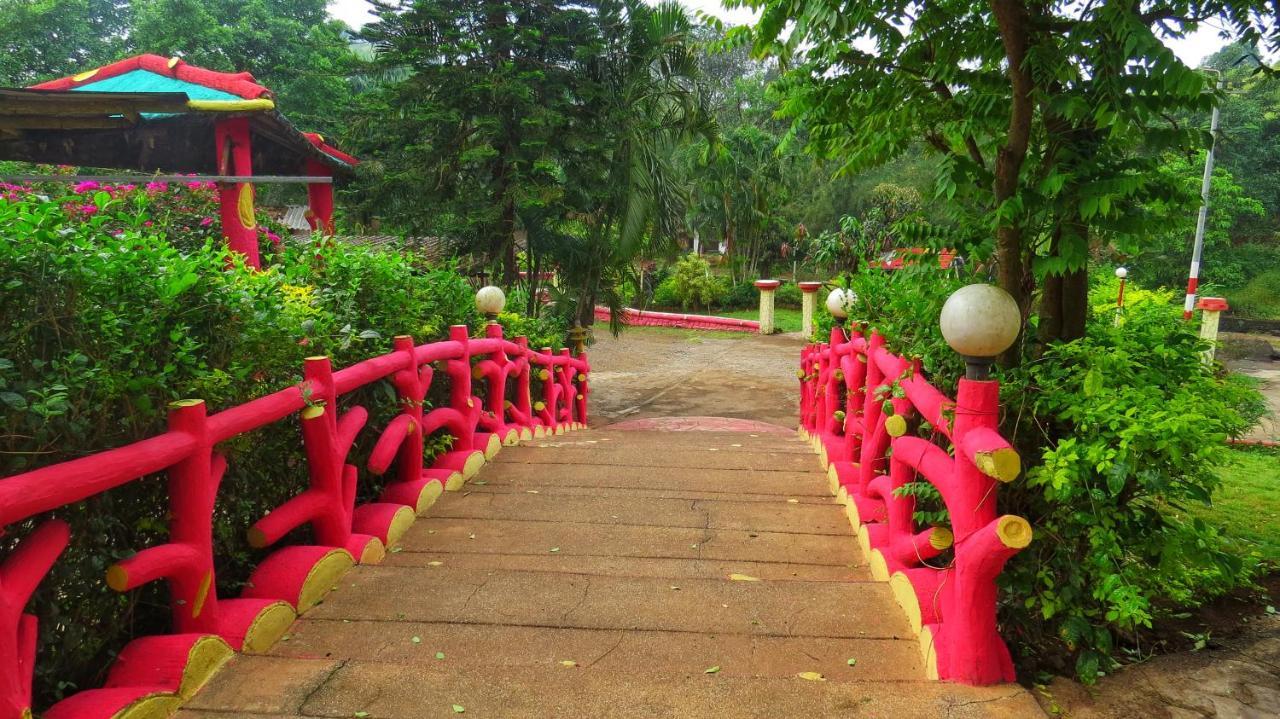 Golden Resort&Farm Nashik Eksteriør billede