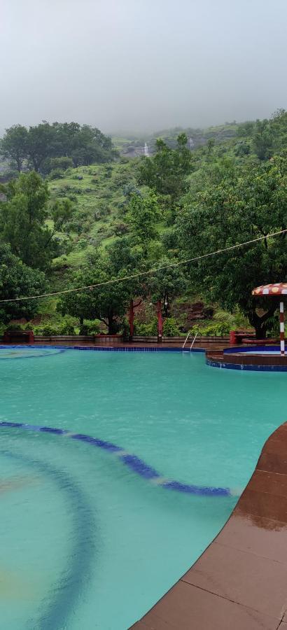 Golden Resort&Farm Nashik Eksteriør billede