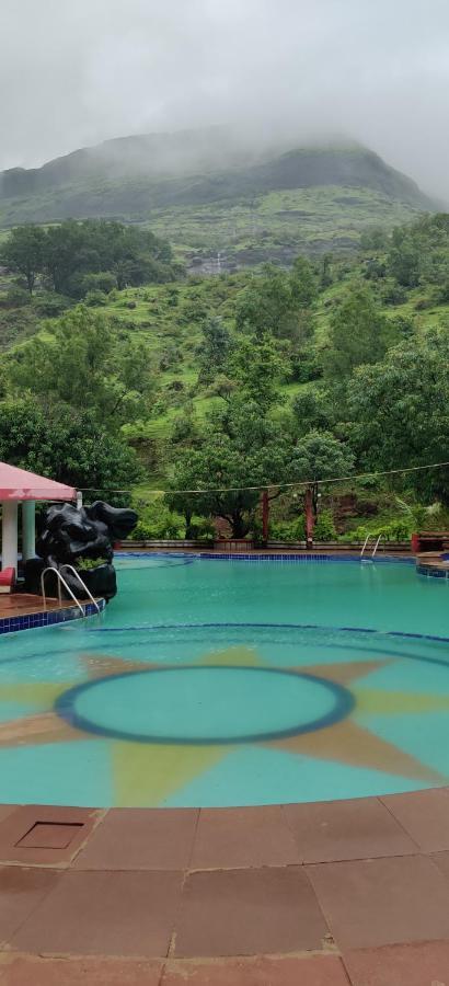 Golden Resort&Farm Nashik Eksteriør billede