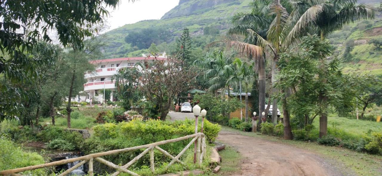Golden Resort&Farm Nashik Eksteriør billede