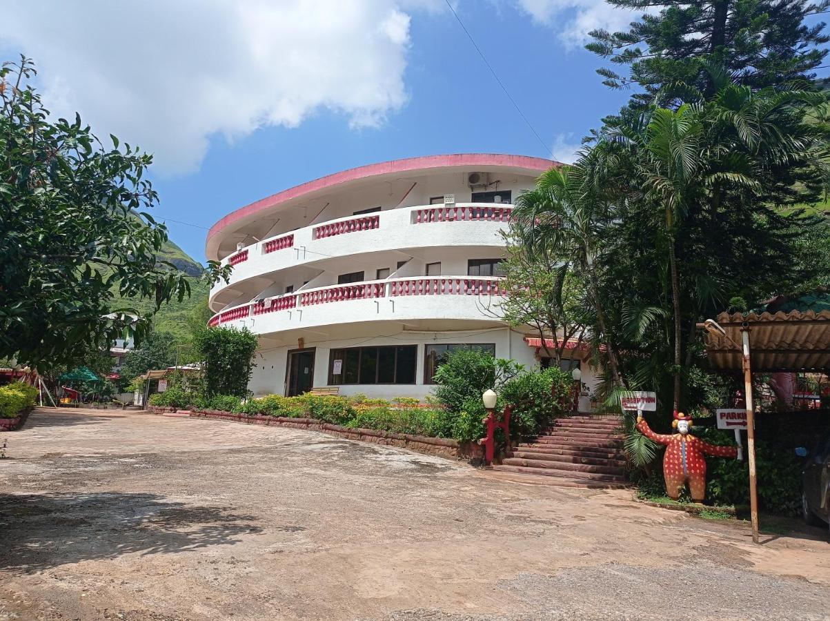 Golden Resort&Farm Nashik Eksteriør billede