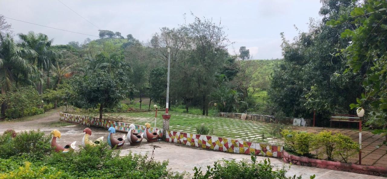 Golden Resort&Farm Nashik Eksteriør billede