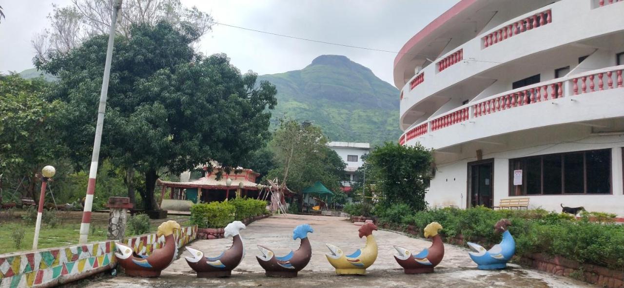 Golden Resort&Farm Nashik Eksteriør billede