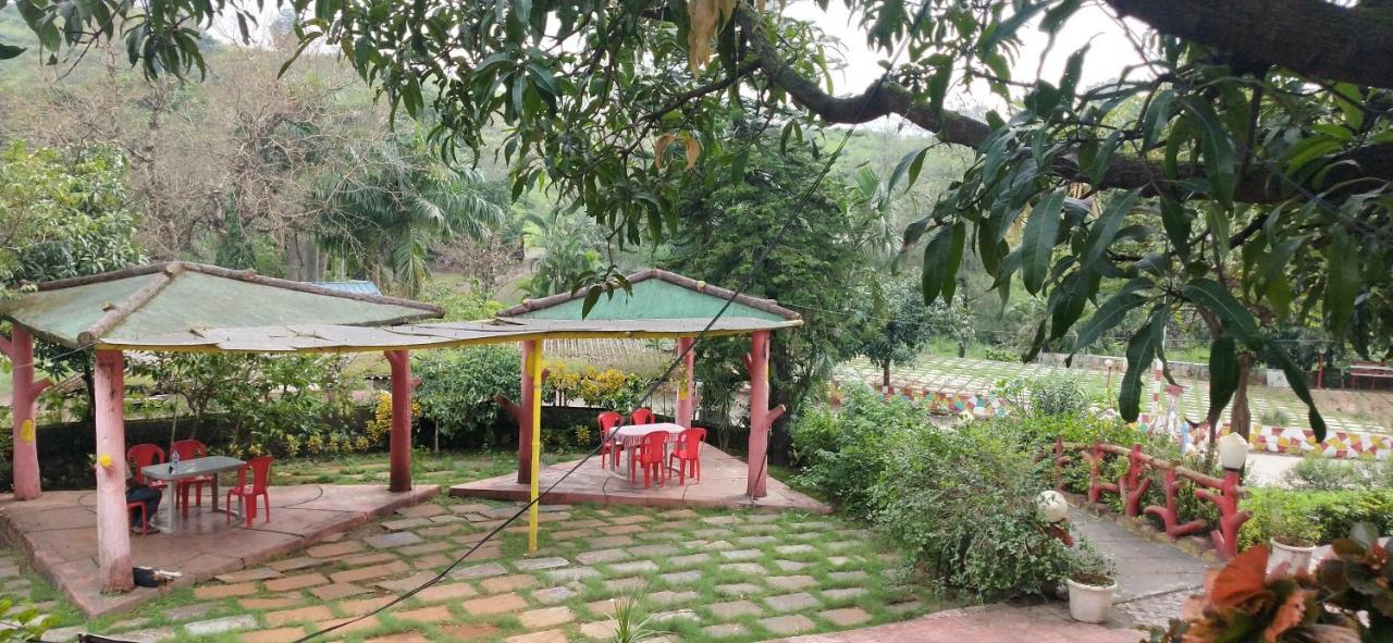 Golden Resort&Farm Nashik Eksteriør billede