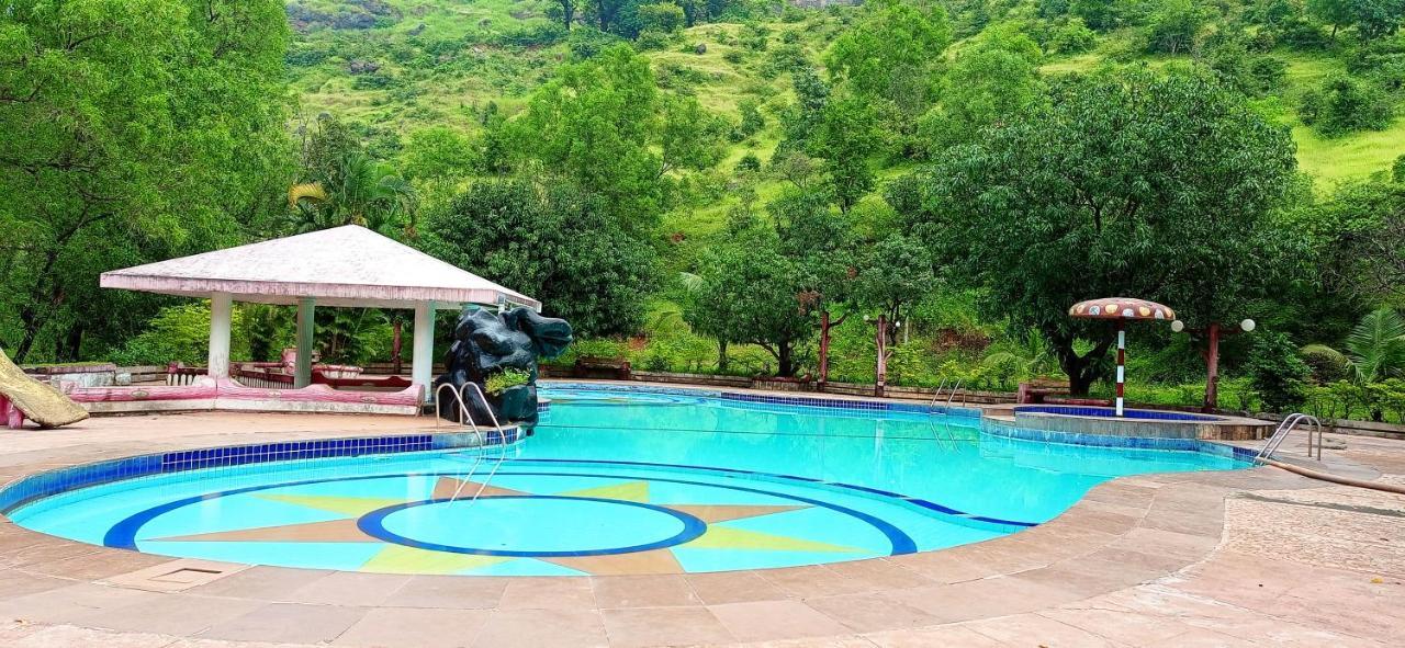 Golden Resort&Farm Nashik Eksteriør billede